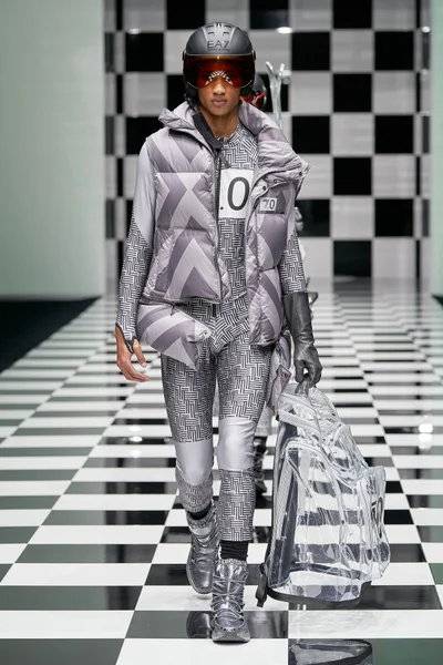 Look 80